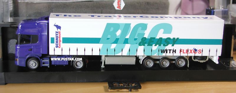 Schmitz Cargobull BIG & EASY WITH FLEXOS The Trailer Company. www.cargobull.com 124L 420 Limited Edition Modell Nr. 41 3100/2031 SCHMITZ
