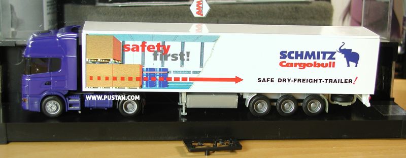 Schmitz Cargobull safety first! SAFE DRY FREIGHT TRAILER! Leading the way! Wir fahren vor! 124L 420 Limited Edition Modell Nr. 38 r. 4220/1577 SCHMITZ