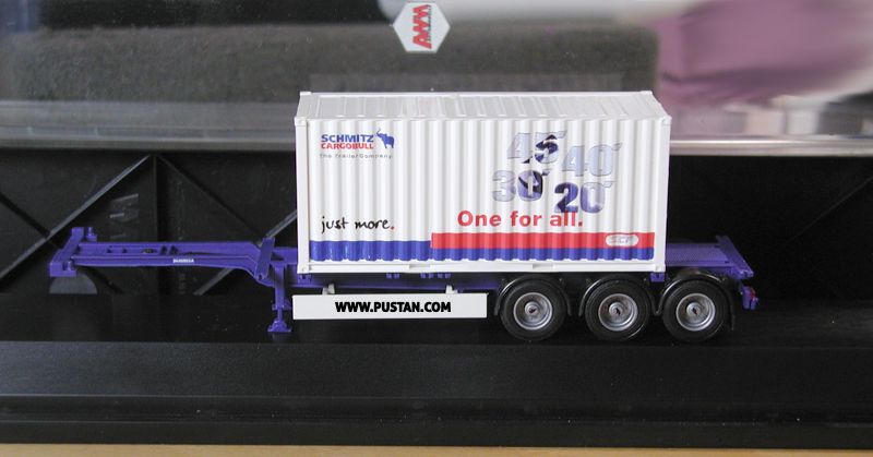 SCHMITZ CARGOBULL The Trailer Company 20' 30' 40' 45' One for all. just more. S.CF Limited Edition Modell Nr. 58 4000/1364 Services Technology Schmitz