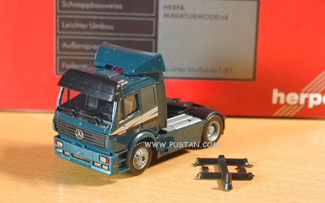 Mercedes Herpa Zugmaschine 1838 S 2a dunkelgrün Mercedes