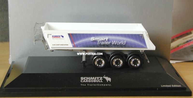 Schmitz Cargobull The Trailer Company S.KI LIGHT EXECUTIVE Smart World Limited Edition Schmitz