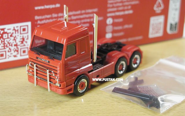 316743 Scania 143 Streamline Solozugmaschine 3-achs (6x4) mit Dachträger, Rammschutz und Highpiges, rot 500 316743