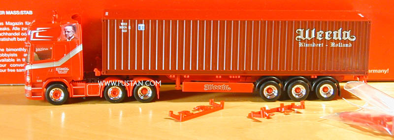 Weeda Klundert - Holland WEC Lines Super R500 V8 The Don www.weeda-transport.nl WECU 9691746 4EG1 MAX. 34.000 KGS. GROSS 74.960 LBS. TARE 4.440 KGS. WGT. 9.790 LBS. MAX. 29.560 KGS. CARGO 65.170 LBS. CU. 78.7 CU.M. CAP. 2.781 CU.FT. Weeda