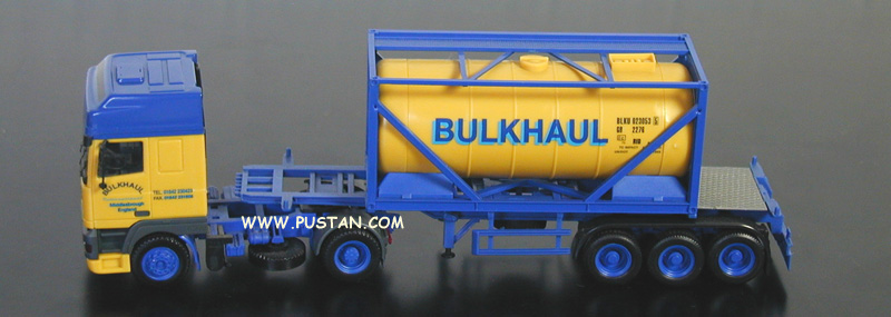 Bulkhaul International Middlesbrough England BLKU 023053 5 GB 2276 ic 70 RID TC IMPACT US/DOT AAR 600 APPROVED BE 94/1869 M.G.W. 30480 KGS 67190 LBS TARE 4000 KGS 8818 LBS 24000L 95 500 Bulkhaul