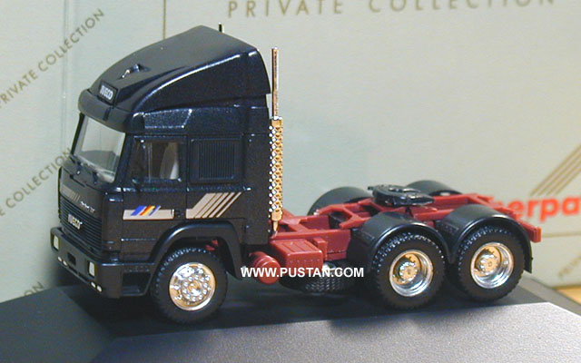 Iveco Turbostar 480 87400 neue Nummer 110020 PC schwarzmetallic Iveco