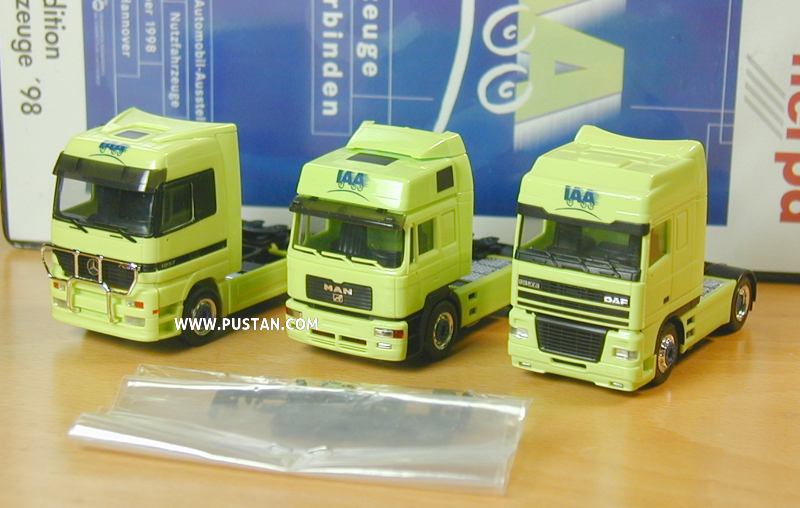 Messe Edition IAA Nutzfahrzeuge '98 limitierte Auflage 1000 Stück herpa Art.Mr.: 235778 verbinden 57. Internationale Automobil Ausstellung Hannover MB Actros LH MAN F2000 facelift DAF 95 XF IAA '98