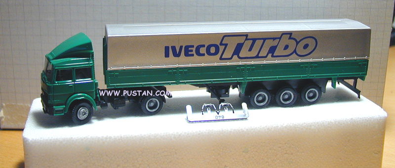 Iveco Turbo silberne Felgen großer Sonderkarton mit Dachspoiler Iveco
