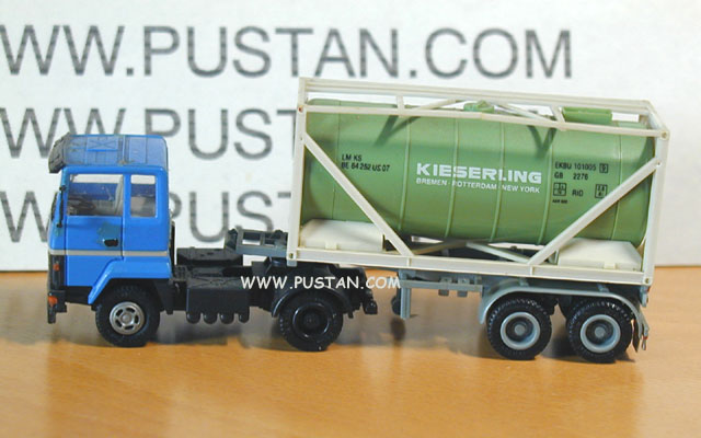 Erich Kieserling Bremen · Rotterdam · New York LM KS BE 64252US07 EKBU 101005 9 GB 2276 i t 70 RID 2,6 8½ AAR 600 EKB Capacite Maximale 23000 L PERMISSIBLE GROSS WEIGHT ON UIC RAILWAY ADMINISTRATION 2400 KGS 22958 Litres TARE 3975 KGS 8763 LBS M.G.W. 30480 KGS 67200 LBS / Himmelblau Grauweiss Resedagrün Kieserling