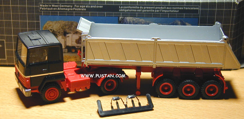 Herpa 802500 Version B Renault R 310 Kippauflieger 2a/3a neue Bedruckung auf Fahrerhaus Stahlausführung Felgen und Chassis feuerrot neue Farbe: schwarz Renault