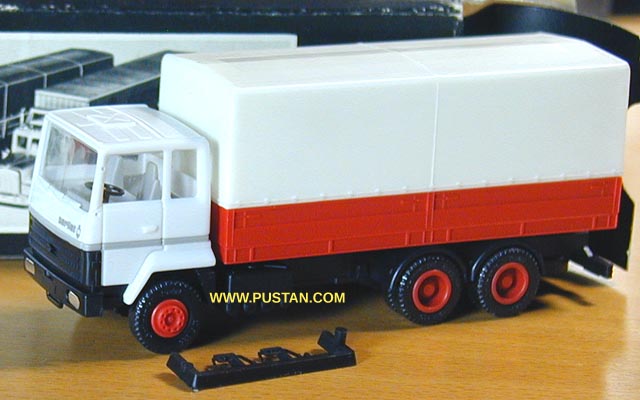 Herpa 803291 Berliet Renault Pritsche/Plane 3a weiß rot mit beiliegenden Spiegeln 803291