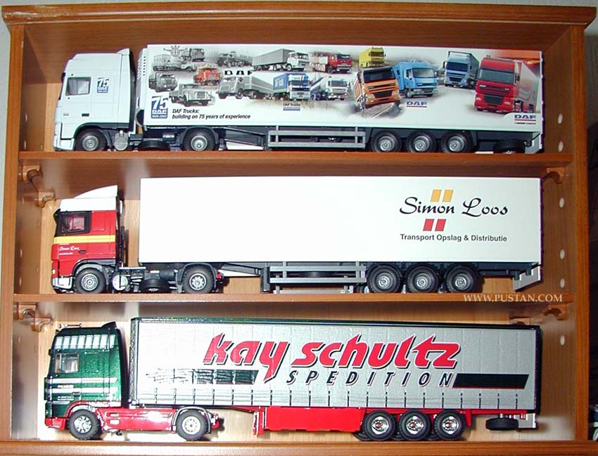 DAF 75 years Promotion / Simon Loos / kay schultz Vitrine 3