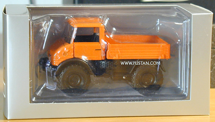 Mercedes-Benz Unimog U 406 Pullback 1:43 orange B6 604 1211 Daimler AG Minichamps